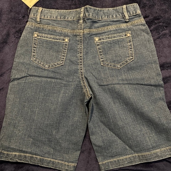 NWT Christopher and Banks Bermuda Shorts Size 8 - Picture 2 of 4